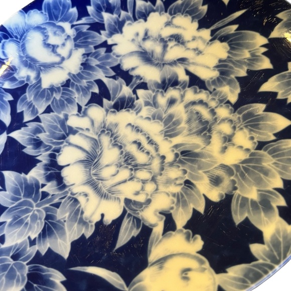 Japanese Porcelain Dish with Floral Design in Cobalt Blue and White - Picture 3 of 5